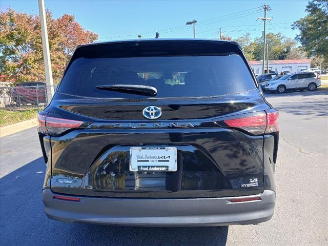 2021 toyota sienna le