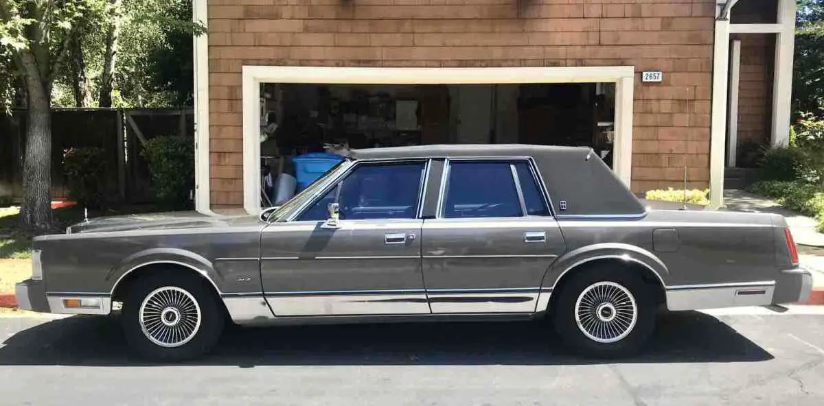 1988 lincoln town car sedan green rwd automatic signature awesome car