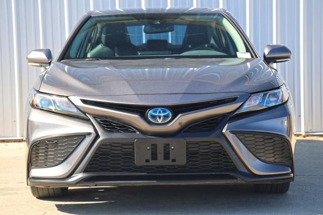 2021 toyota camry hybrid se