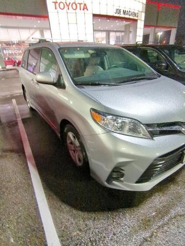 2019 toyota sienna le