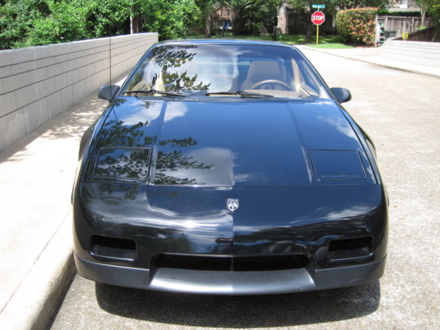1986 pontiac fiero 2m6--lowest miles