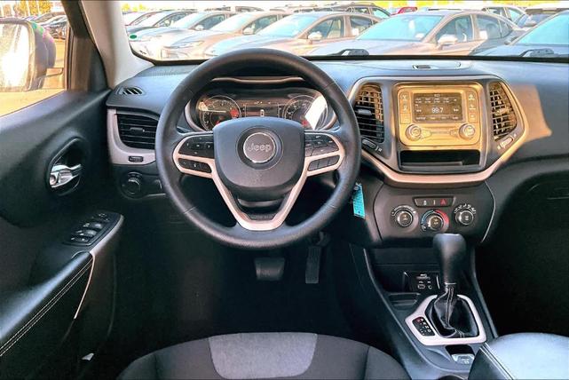 2017 jeep cherokee sport