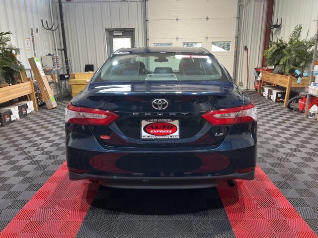 2019 toyota camry le