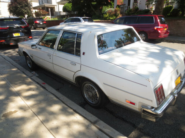 1982 oldsmobile cutlass supreme brougham 4 door white sedan vin2g3am6988c2362861
