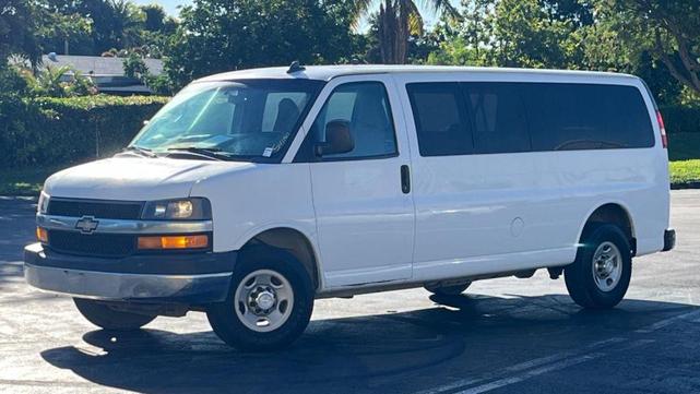 2017 chevrolet express 3500 lt