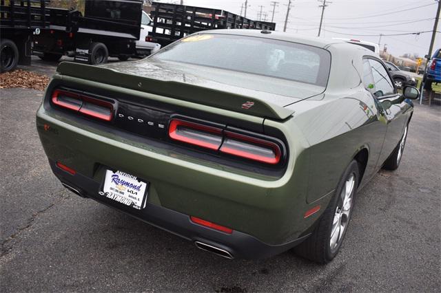 2021 dodge challenger sxt