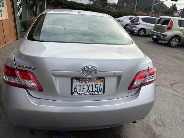 2011 toyota camry le