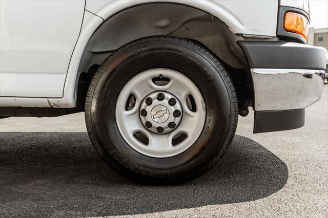 2022 chevrolet express 2500 rwd 2500 regular wheelbase wt