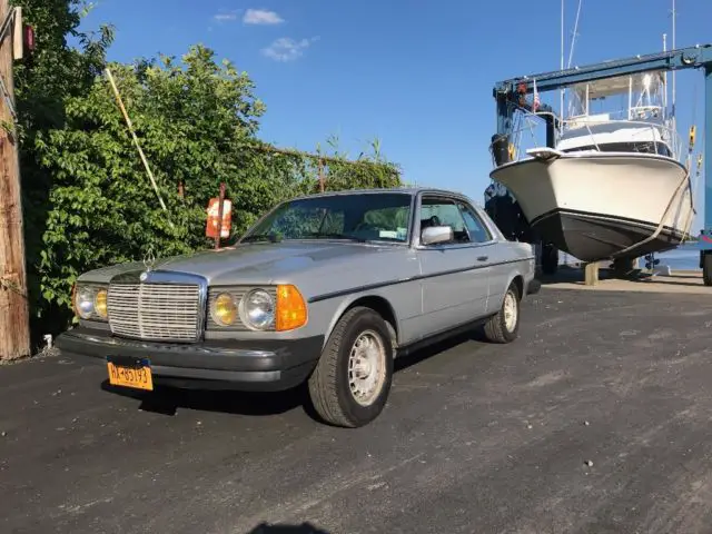 mercedes 300cd 1978 silver with blue interior