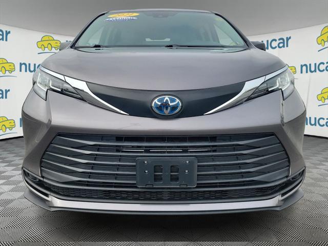 2021 toyota sienna le