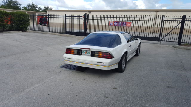 iroc-z full frame off resto completed like new,350v8 t-tops.mint