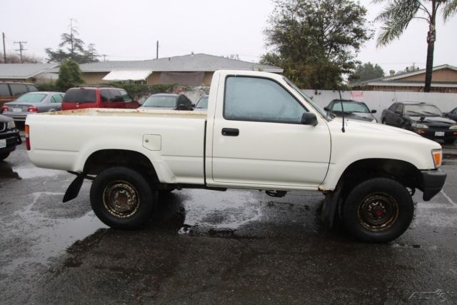 1989 toyota pickup deluxe 4wd 5-speed manual 4 cylinder no reserve