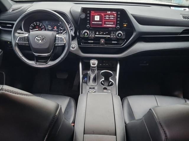 2021 toyota highlander xse