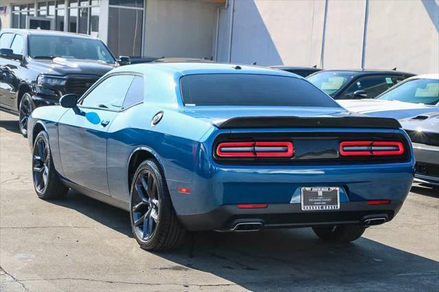 2023 dodge challenger sxt