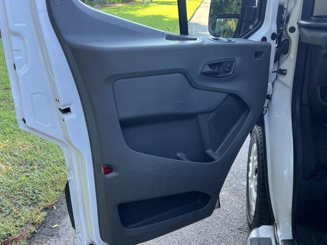 2022 ford transit-250 base