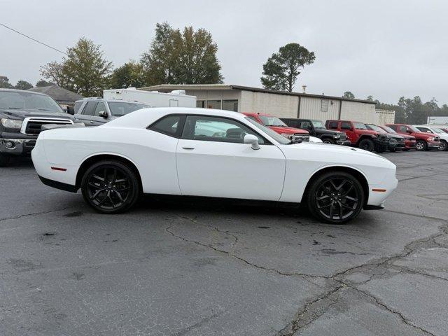 2022 dodge challenger sxt