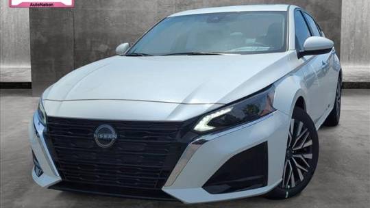 2024 Nissan Altima sv premium package