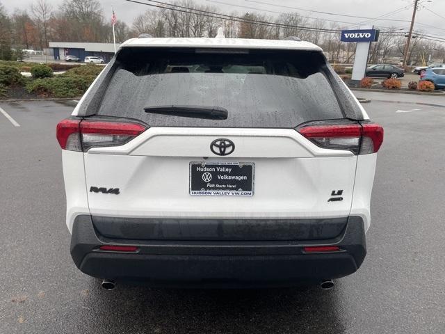 2021 toyota rav4 le