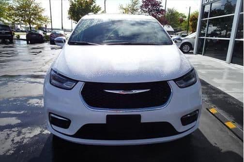 2022 chrysler pacifica limited in milwaukee, wisconsin