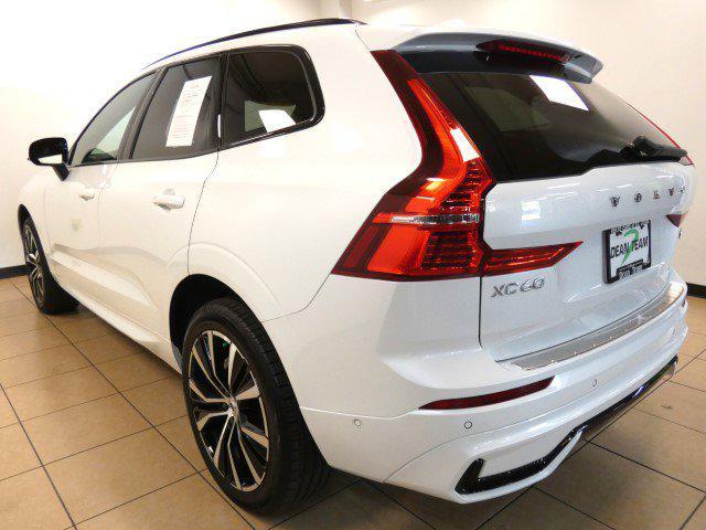 2023 volvo xc60 b5 plus dark theme