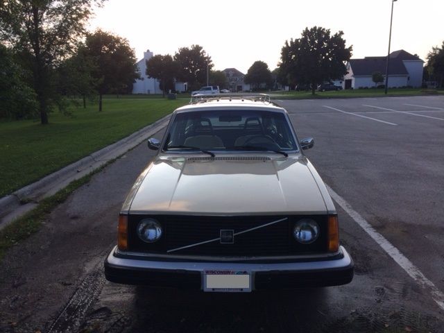 1977 volvo 245 dl wagon - new rear brakes plus car cover & lots of extra parts