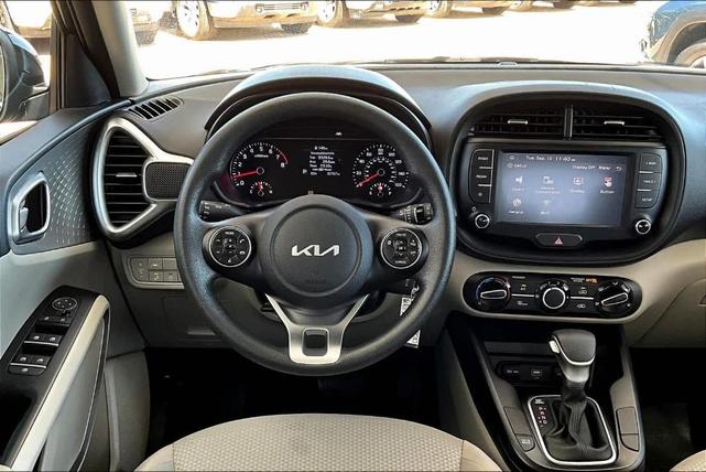 2022 kia soul lx