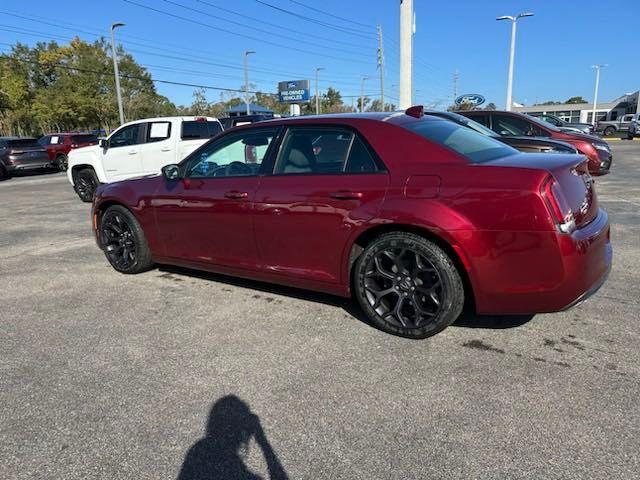 2019 chrysler 300 touring