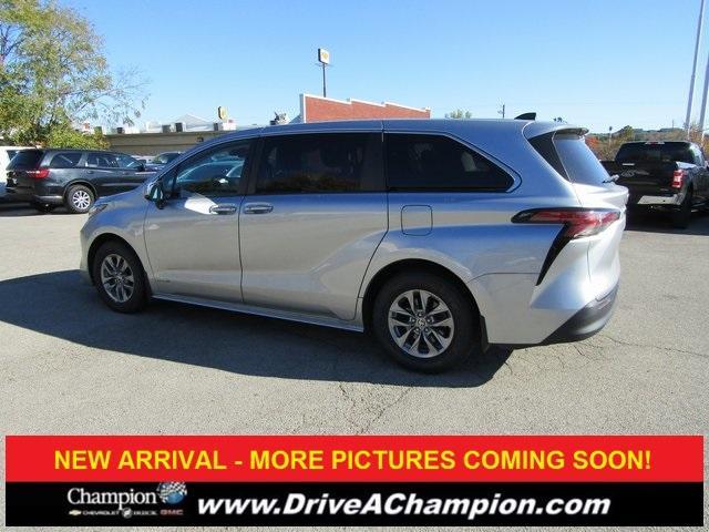 2021 toyota sienna le