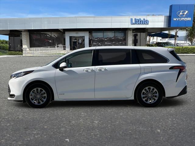 2021 toyota sienna le