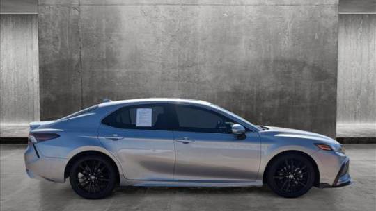 2022 toyota camry hybrid xse