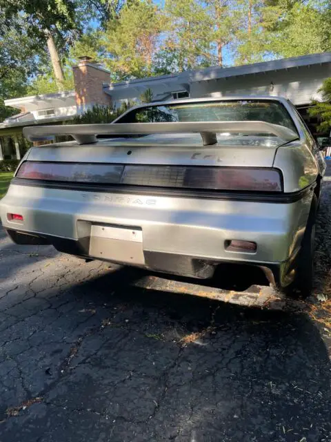 1985 pontiac fiero coupe grey rwd manual gt