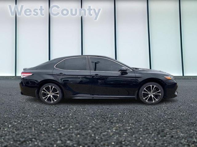 2020 toyota camry se