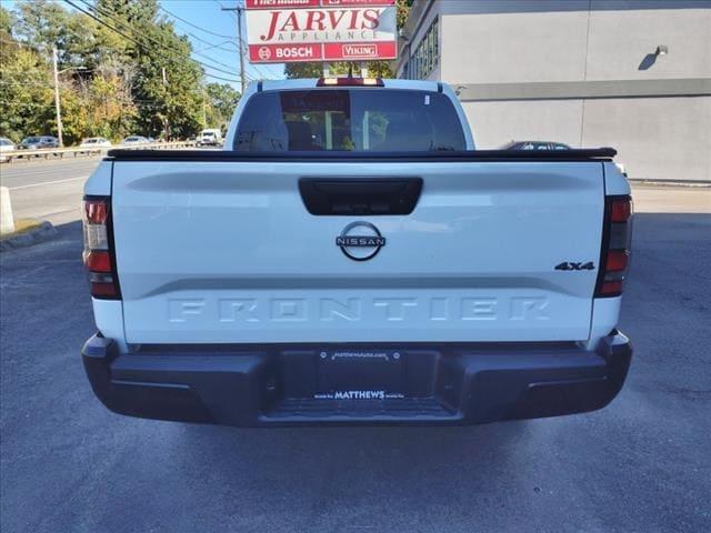 2022 nissan frontier s