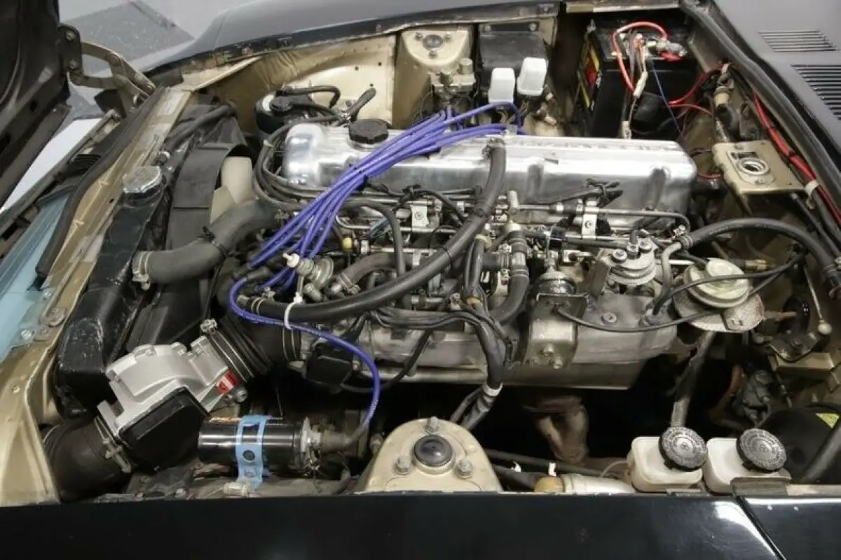 z inline-6 6 manual 4 speed classic vintage collector nissan 280 two tone beige