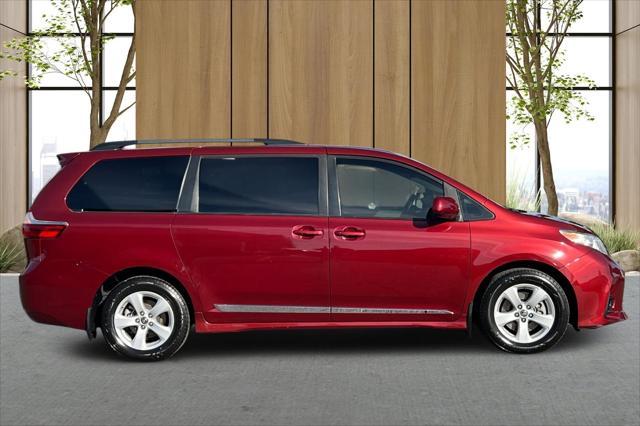 2020 toyota sienna le