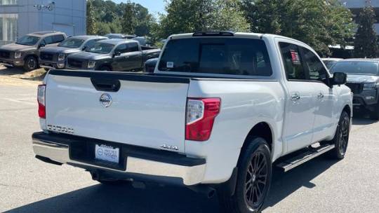 2018 nissan titan sv