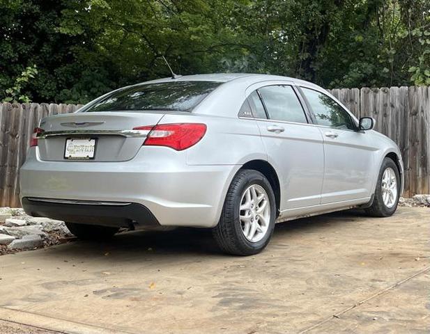 2012 chrysler 200 lx