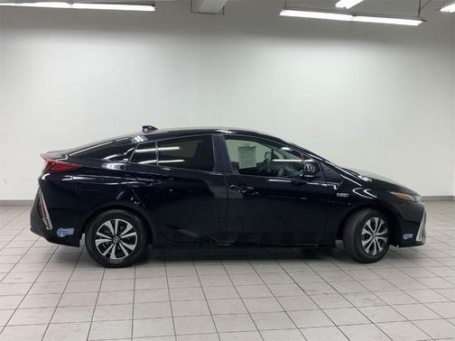 2021 toyota prius prime