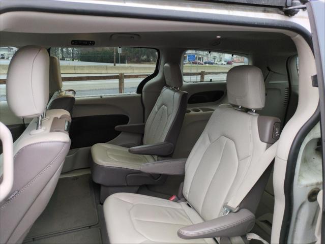 2019 chrysler pacifica touring-l plus