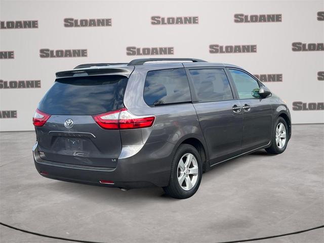 2017 toyota sienna le