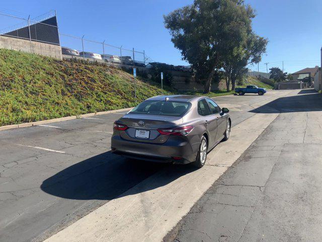 2022 toyota camry le