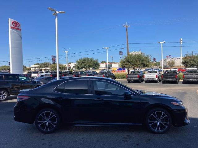 2019 toyota camry se