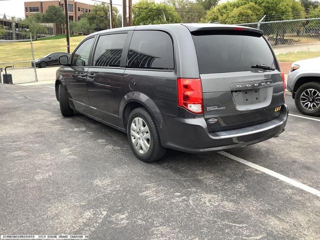 2019 dodge grand caravan se