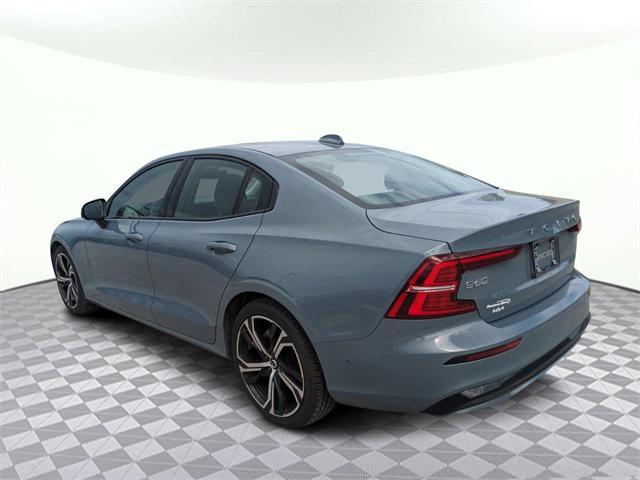 2024 volvo s60 b5 plus dark theme