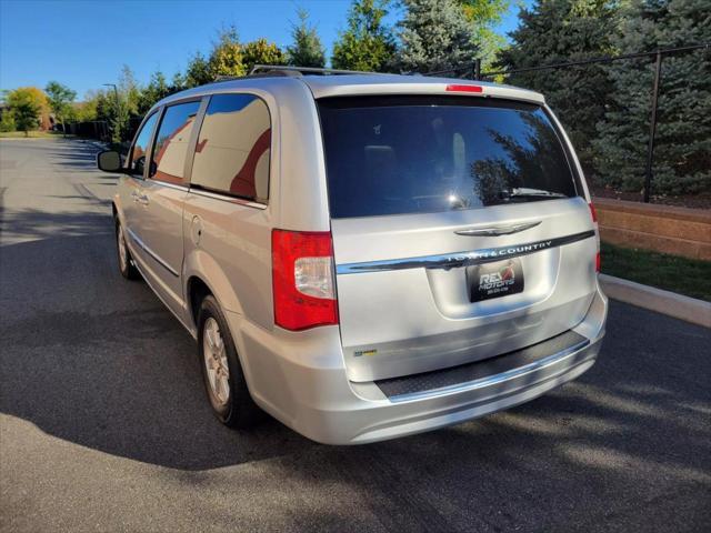 2012 chrysler town & country touring