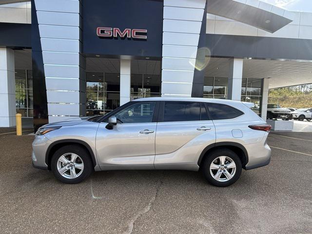 2024 toyota highlander le
