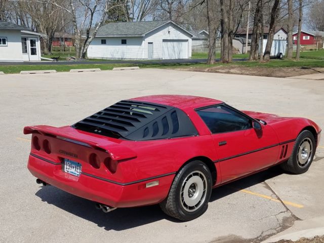 1984 chevrolet corvette red. 5.7 crossfire