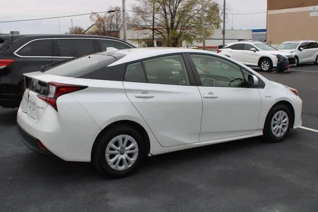 2021 toyota prius le