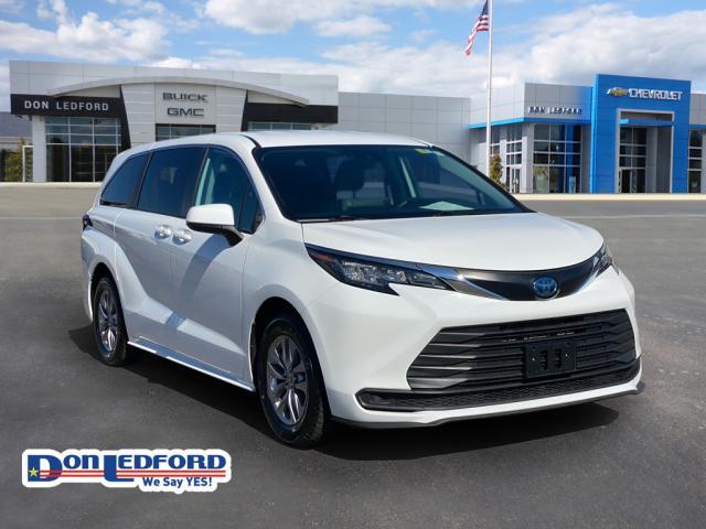2022 toyota sienna le