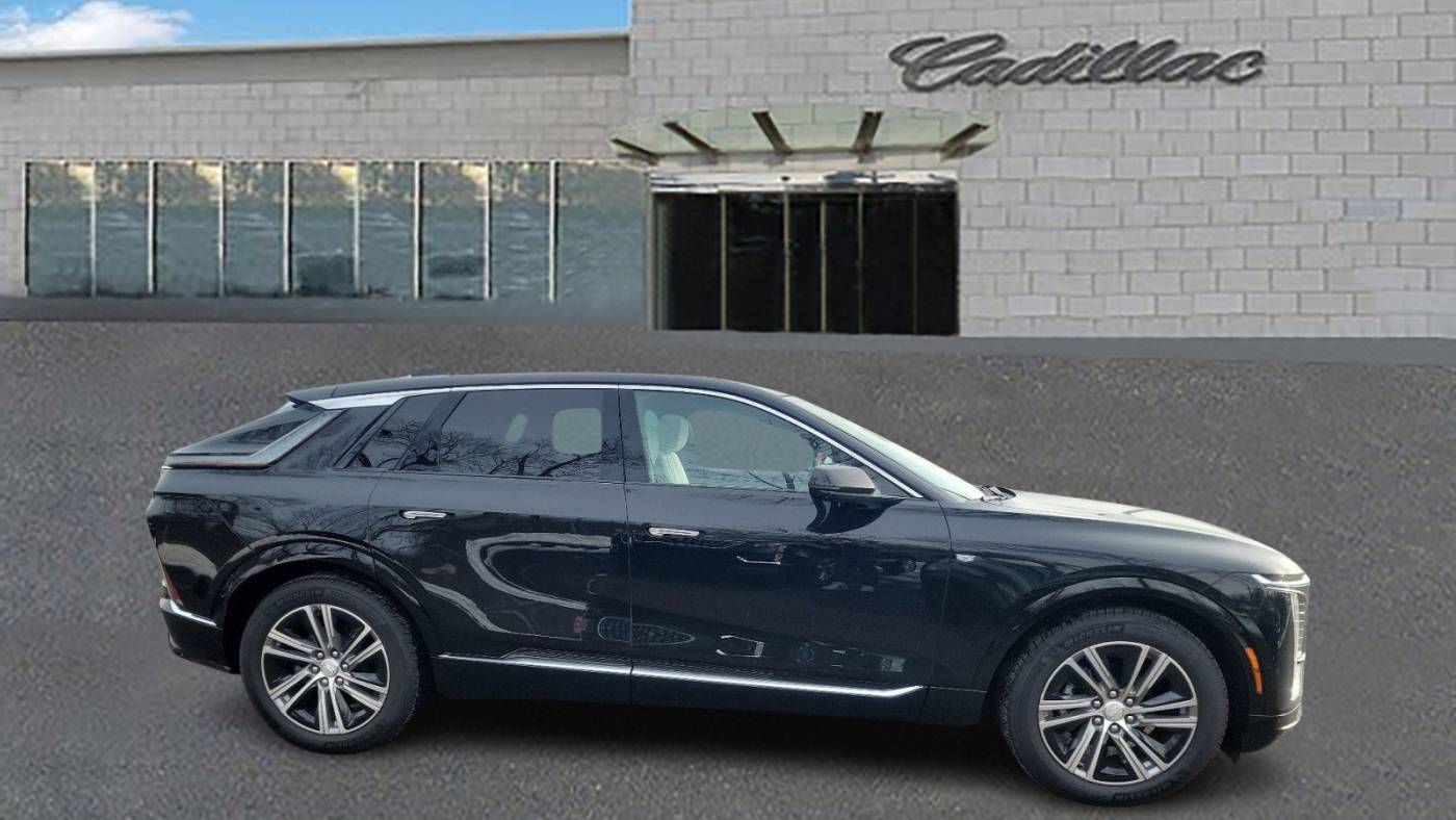 2024 cadillac lyriq luxury 1